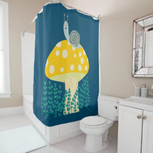Rideaux De Douche Un escargot géant sur le champignon magique
