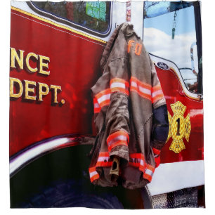Rideaux De Douche Veste de pompier sur camion de pompiers