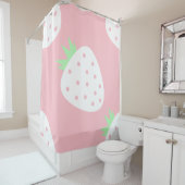 Rideaux De Douche white strawberry pastel pink fruit print (En situation)