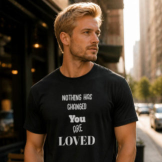 Rien n'a changé, vous êtes aimé T-Shirt Basic fonc