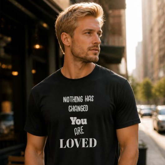 Rien n'a changé, vous êtes aimé T-Shirt Basic fonc