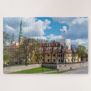 Riga Castle tijdens de zonnige dag in Riga, Letlan Legpuzzel