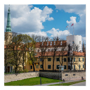 Riga Castle tijdens de zonnige dag in Riga, Letlan Perfect Poster