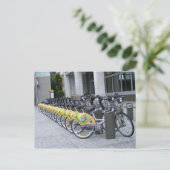 Rij van fietsen briefkaart (Staand voorkant)