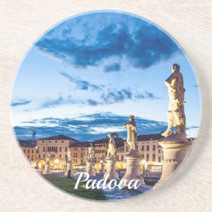 Rij van verlichte beelden in Padova Zandsteen Onderzetter