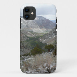 Rijden door de bergen van Snowy Sierra Nevada iPhone 11 Hoesje