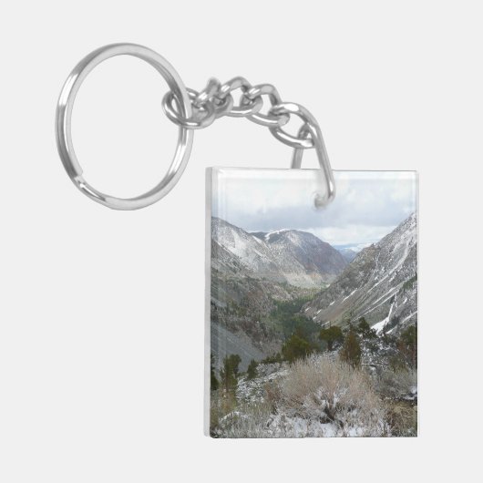 Rijden door de bergen van Snowy Sierra Nevada Sleutelhanger (Voorkant Links)