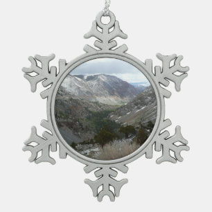 Rijden door de bergen van Snowy Sierra Nevada Tin Sneeuwvlok Ornament