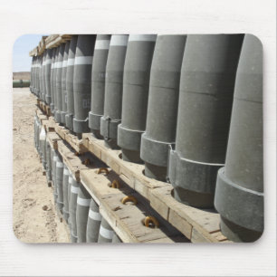 Rijen van munitie worden gestapeld en voorgevuld muismat