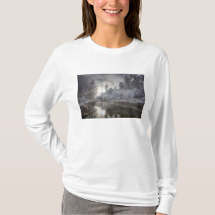 Rijp langs een moeras bij Kelly Island T-shirt