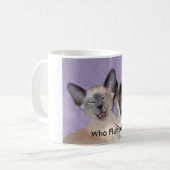 Rire siamois "qui Fluffed" la tasse (Devant gauche)