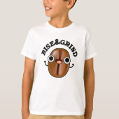 Rise and Grind Funny Coffee Bean Pun T-shirt (Voorkant)