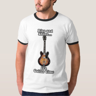 Rise en shine. Het is gitaartijd. bruin T-shirt