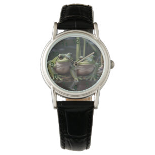 Riveround Wonders: twee mollige groene kikkers bij Horloge
