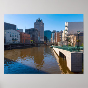 Rivierfront van Kilbourn Street in Milwaukee Poster