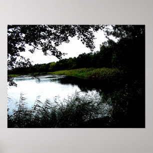 Rivierrivier met bomen en rode foto poster