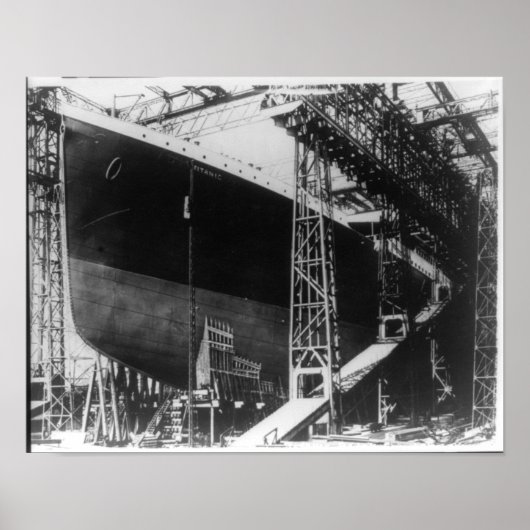 RMS Titanic - Steamship under construction Poster (Voorkant)