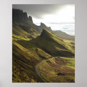 Road naar het opstijgen van de Quiraing, eiland Sk Poster