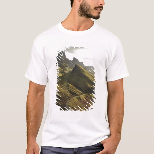 Road naar het opstijgen van de Quiraing, eiland Sk T-shirt (Voorkant)