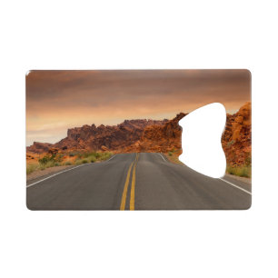 Road trip zonsondergang kredietkaart flessenopener