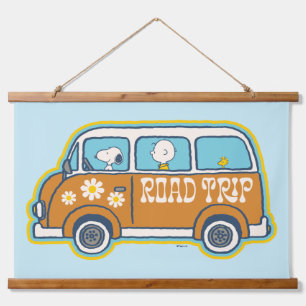 road trippin   Peanuts Road Trip Van Hangend Wandkleed