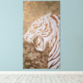Roaring White Tiger Canvas – Ornate Gold Artwork (Insitu (Houten vloer))