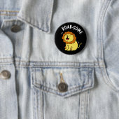 Roarsome Funny Roaring Lion Pun Dark BG Ronde Button 5,7 Cm (In situ)