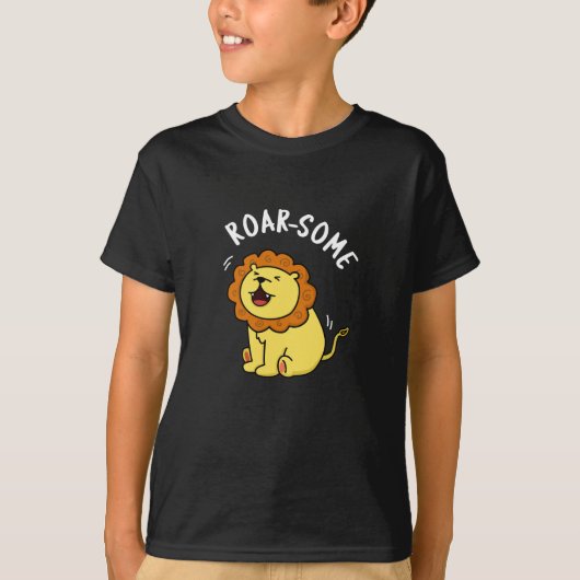 Roarsome Funny Roaring Lion Pun Dark BG T-shirt (Voorkant)
