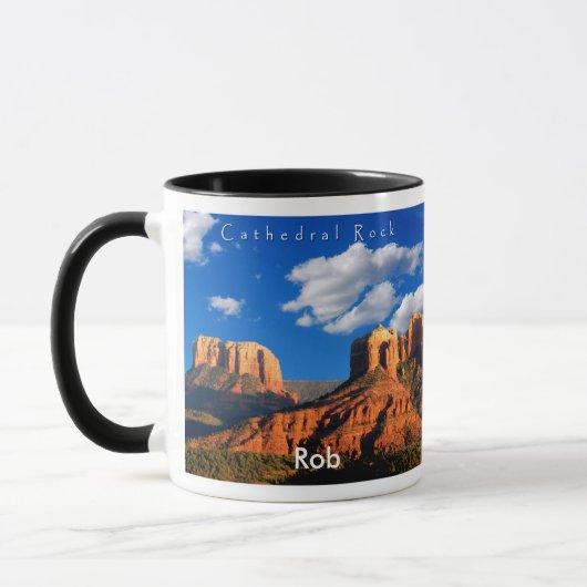 Rob sur la roche de cathédrale et la tasse de (Gauche)