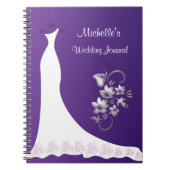 Robe blanche sur le carnet pourpre de wedding (Devant)