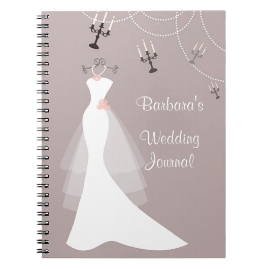 Robe blanche sur le carnet rose foncé de wedding (Devant)