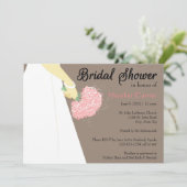 Robe de mariée et bouquet - Invitation à une soiré (Debout devant)