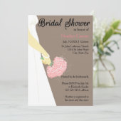 Robe verticale et bouquet - Invitation à la douche (Debout devant)