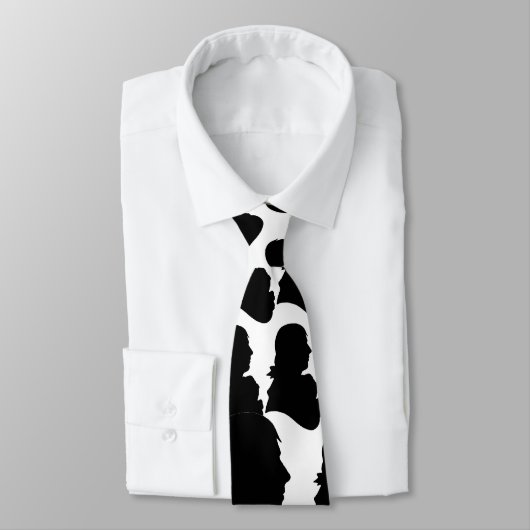 Robert brûle la cravate de silhouette (Attaché)