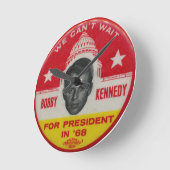 Robert Kennedy voor de klok van de President (Hoek)