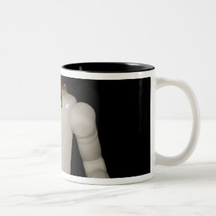 Robonaut 2, een handige, humanoïde astronaut hel  tweekleurige koffiemok