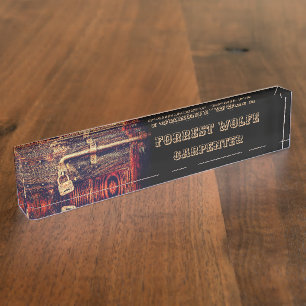 Robuuste houten deur met antiek remslot naambordje