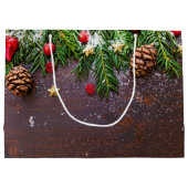 Robuuste kersttafel met pine en sneeuw groot cadeauzakje (Achterkant)