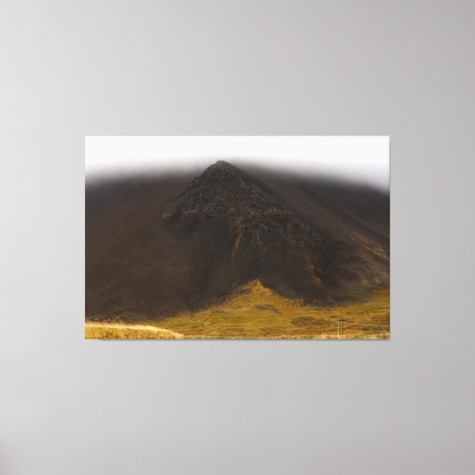 Roche volcanique noire et toile de nuages bas (Recto)