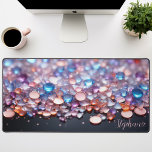 Roches de pierres précieuses colorées personnalisé<br><div class="desc">Faites preuve de créativité et augmentez votre espace de travail grâce à ce tapis de bureau personnalisé orné d'un éclatant éventail de pierres précieuses et colorées. Les cristaux chatoyants, dressés contre un arrière - plan noir élégant, créent une scène fascinante et inspirante. Faites-le vraiment à vous en ajoutant votre nom...</div>