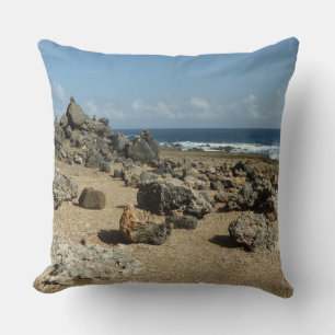 Rock-monumenten aan de kust van Aruban Kussen