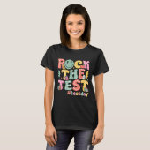 Rock The Test Testing Day Retro Motivational Teach T-shirt (Voorkant volledig)