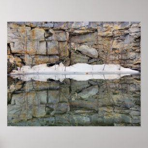 Rock Wall reflectie in Pond Natuur Poster