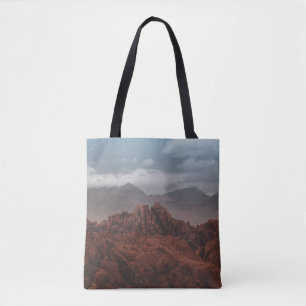ROCKY MOUNTAINES ONDER GRAY SKIES DRAAGTAS