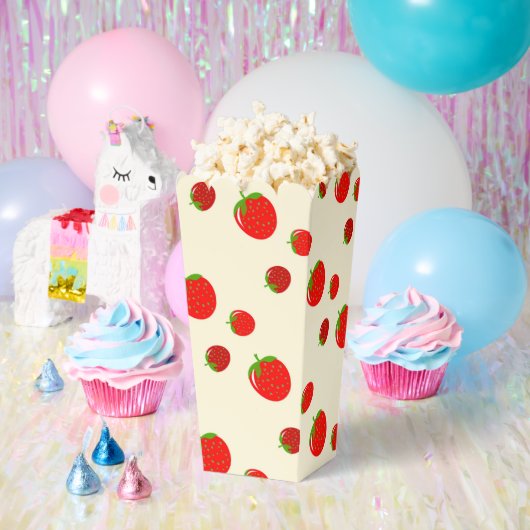 Rode aardbei op roze bedankdoosjes (Feest)