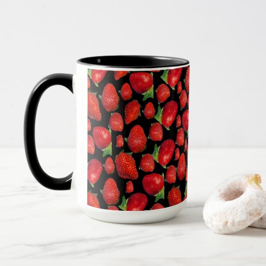 Rode aardbeien, mok (Met donut)
