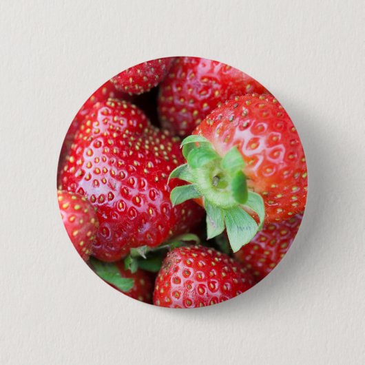 Rode aardbeien ronde button 5,7 cm (Voorkant)