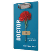 Rode Anjer Aangepaste Naam Klembord voor Doctor (Links)