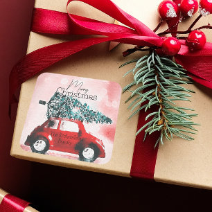 rode auto met een kerstboom vastgebonden aan het vierkante sticker
