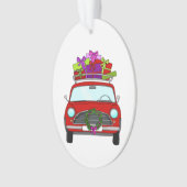 Rode auto met kerstcadeaus ornament (voorkant)